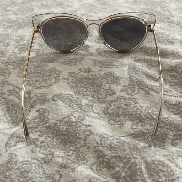 Emilio Pucci cat eye sunglasses with gold accents - Picture 3 of 8